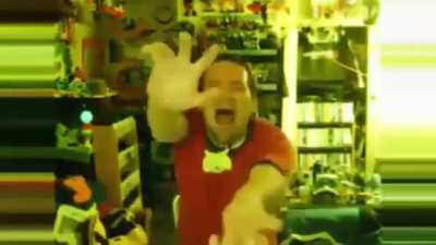 Omg thats loke a dark, fricked up version of chris?