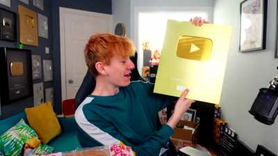 dude jacksucksatlife tricked youtube again, this time he got your gold play button