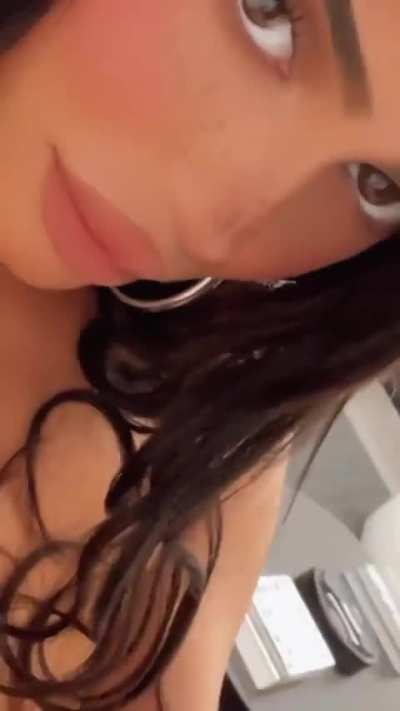 Peek a boo-b