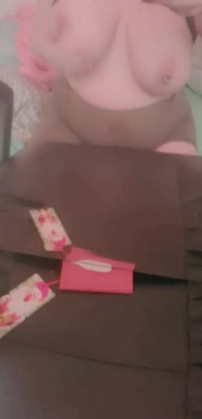 These titties, they bounce 😈 (f)