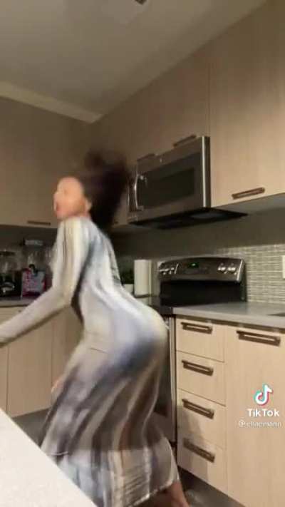 ￼