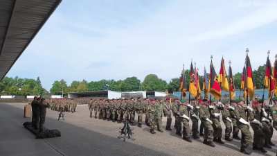 Bundeswehr spelar Panzerlied 2025