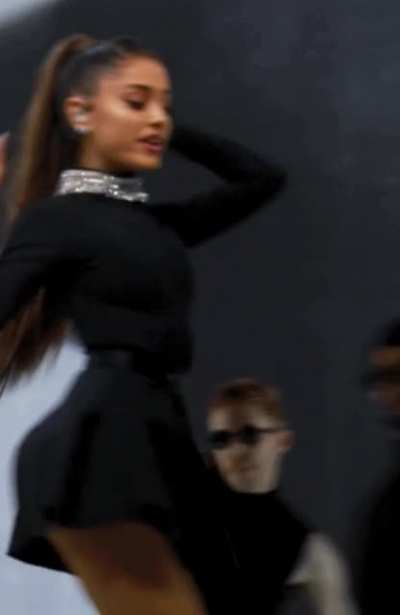 Booty Peek - .GIF