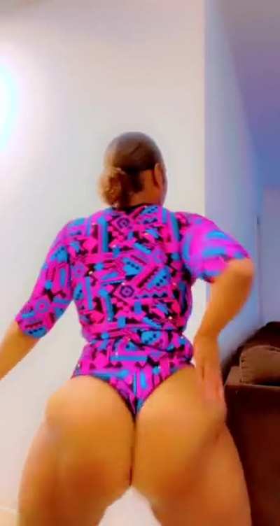Are y&rsquo;all sick of me lol 🍑&hearts;️🔥