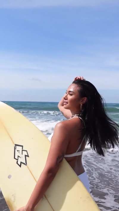 Klea Pineda
