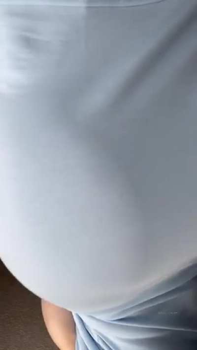 Laura Ernesty sexy &ldquo;reveal&rdquo;