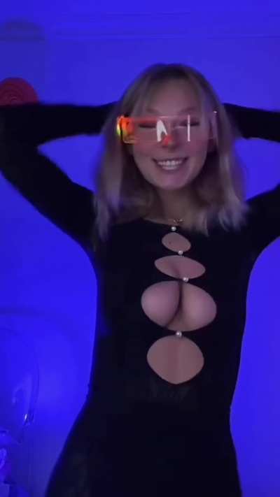 More TikTok cum dumps. No matter what they always sing the part about riding like whores.🎡