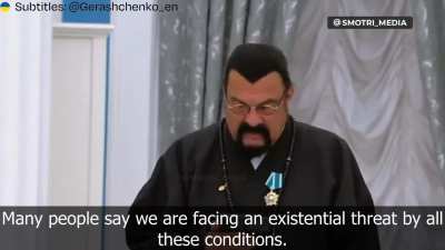 Yes, your eyes are not deceiving you, you are seeing Steven Seagal on Russian TV talking about "'''''''''Ukrainian war crimes.'''''''''''"

