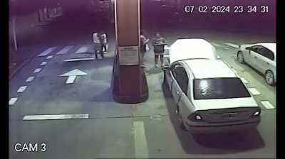 Argentina: a car in which a police officer from Buenos Aires was transporting cocaine exploded while loading CNG 02/07/24 (skip to 1:35)