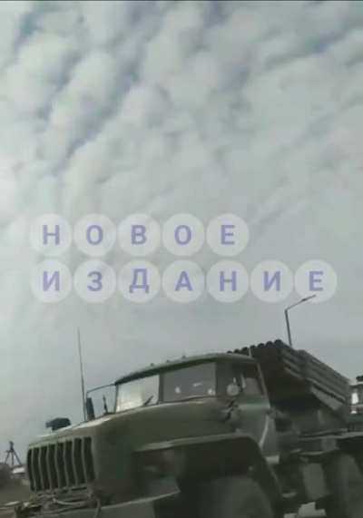 Z force columns in Kherson, note the USSR flag on one of the tanks.