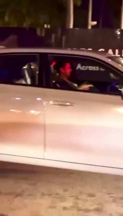 Is this guy high or something? How in tf do you have your kids in the back seat while your knob is getting polished??? Little pecker