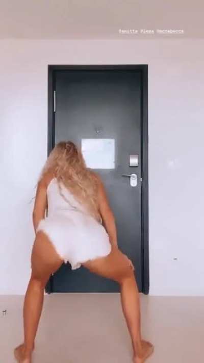 Lu&iacute;sa Sonza - Rebolando de pijama