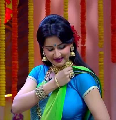 Rachana Giving us a better view of her books in saree