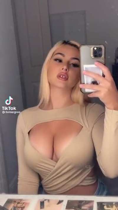 Nice tits and cute gap