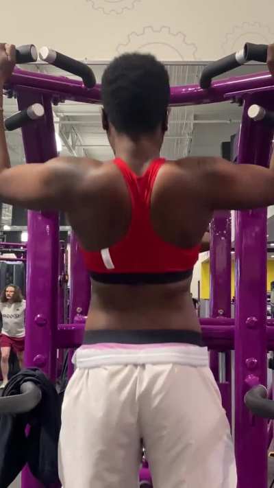 footage from my last back workout (ignore the tag sticking out lol)