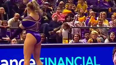 LSU&rsquo;s Sierra Ballard 💛💜🤍🐯 love a big girl that moves 🔥