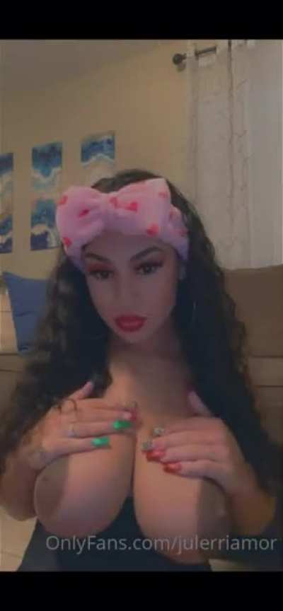 Sexy titties