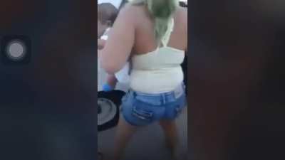 Amo este sub y estoy muy agradesido de todo el apoyo que le est&aacute;n dando a mi gente de Cuba. Por favor compartan el video para que vean lo que los perros comunistas le est&aacute;n haciendo al pueblo. Arrestando una madre con un beb&eacute; de brazos. Abajo el comunismo