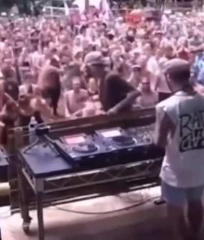 When the DJ is so great you just have to shake his hand&hellip;