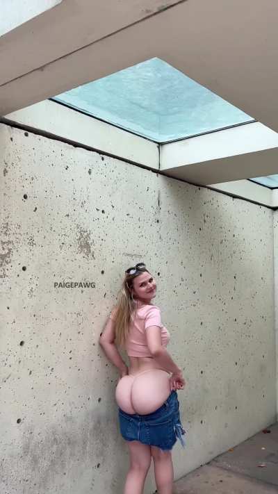 I love being naughty in public