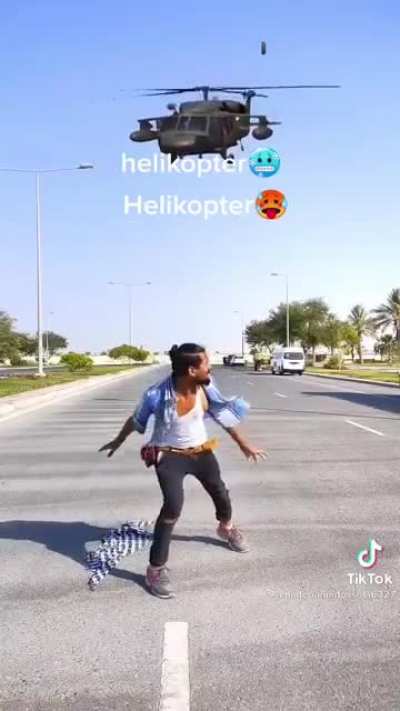 Absolute king destroys a hostile helikopter 😎😎😎😎