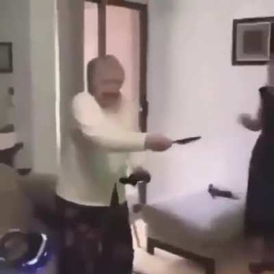 Vídeo viejo, pero buenardo. Feliz Halloween y cumpleaños a quien cumpla hoy o en este mes 💀🎃