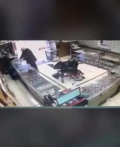 M&atilde;o na cabe&ccedil;.......quer dizer P&Eacute;S NA CABE&Ccedil;A!!!!