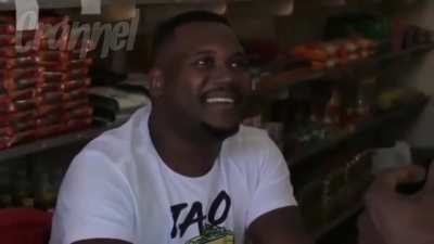 Ele &eacute; esquizofr&ecirc;nico (postei s&oacute; pra quebrar o clima, no caso se o v&iacute;deo for pro canal do Renan)