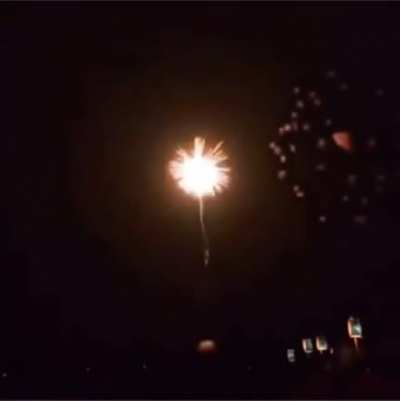 The Japanese “Yonshakudama” is one of the largest fireworks in the world. One of those fireworks creates an explosion in the sky almost a kilometer long