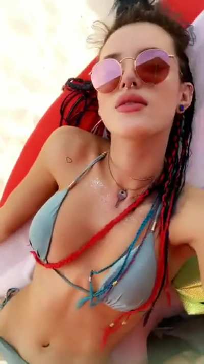 Bella thorne
