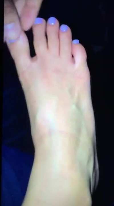 👣