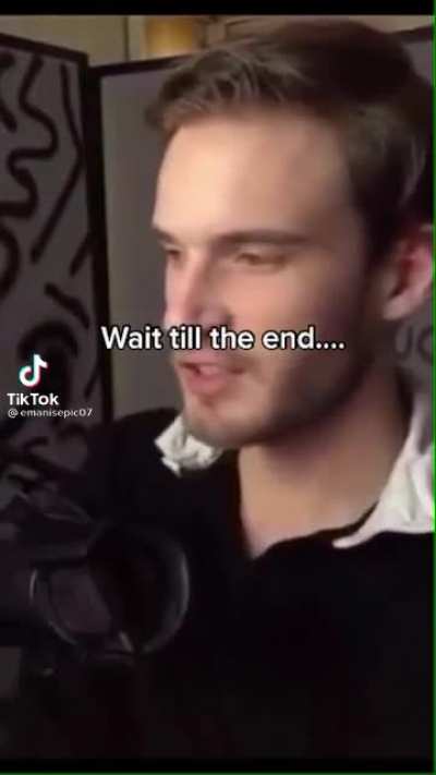 Ayoo pewds movin mad😳