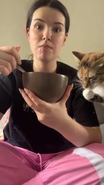 Om-nom-nom, hooman!