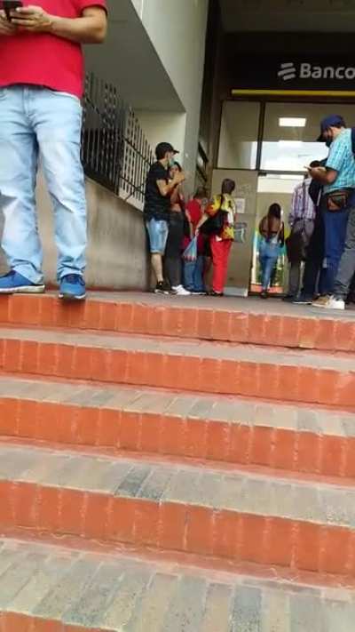 no es la gran cosa en vivo y en directo angiecos es una gordita que mantiene al novio mariguano y esta cobrando la plata que le dejan algunos est&uacute;pidos jajaja