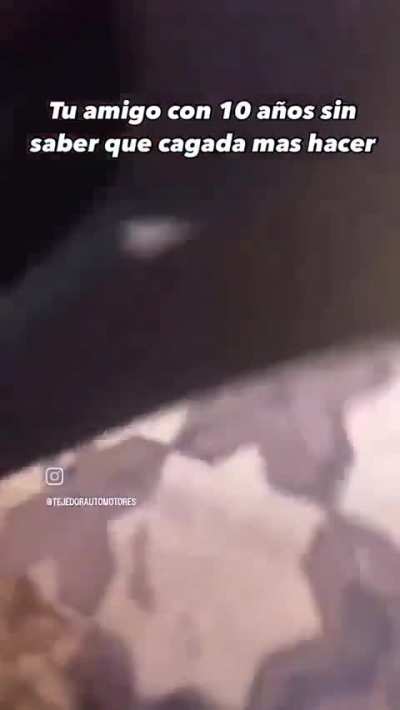 A un pibe de 10 a&ntilde;os le sacaron el celular as&iacute; que se robo el auto de los padres y encaro para la ruta.
Sacale el celular al nene dec&iacute;an