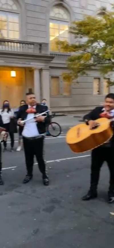 A forum from Spain (ForoCoches) hired a mariachi band in Washington D.C to goodbye Donald Trump in less than one day.