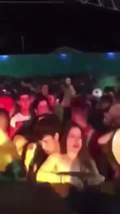 no1 fanları k😳nserde
