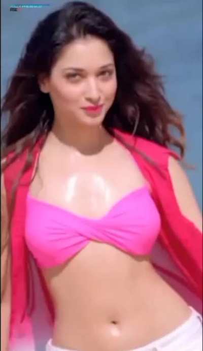 Tammanah ki walk khatam hote hote i am sure sab ka lund se pani nikal gaya hoga. Mera toh nikal gaya uska lusty expression dekh kar 🤤✊💦💦