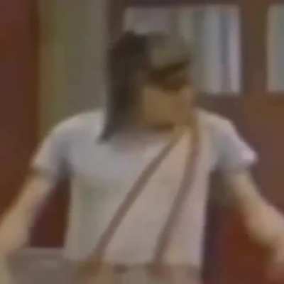 ︎