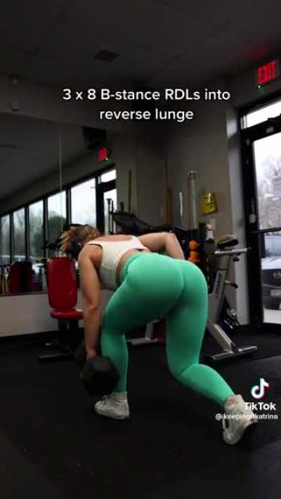 Her phat ass is hypnotic 😵&zwj;💫