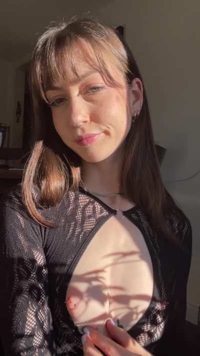 My face looks prettier when covered in cum ;)