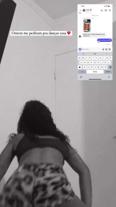 Twerking in black &amp; white 