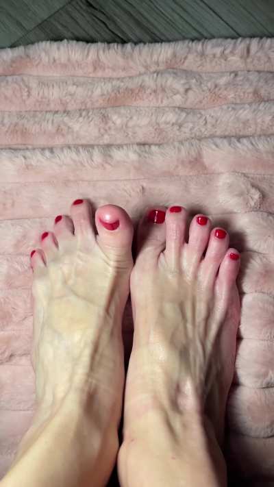 oiled after my fresh pedi...