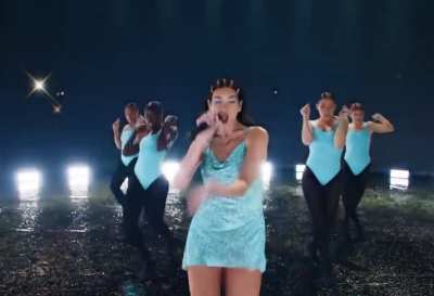 Dua performing &ldquo;Levitating&rdquo; at the AMAs [2020]