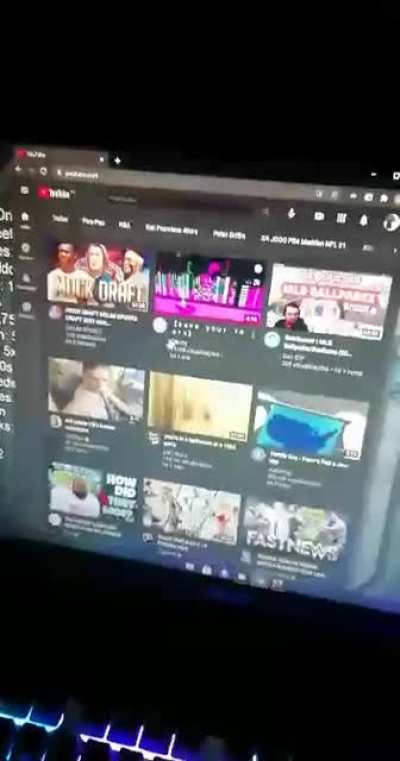 can anyone tell me how to solve this? it only happens when i use chrome over among us