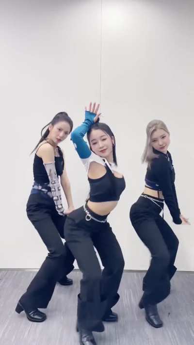 [220121] Yujin, Dayeon &amp;amp; Hikaru TikTok update: MVSK 😷 [FIRST IMPACT]