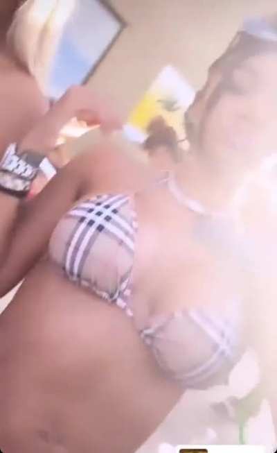 😈