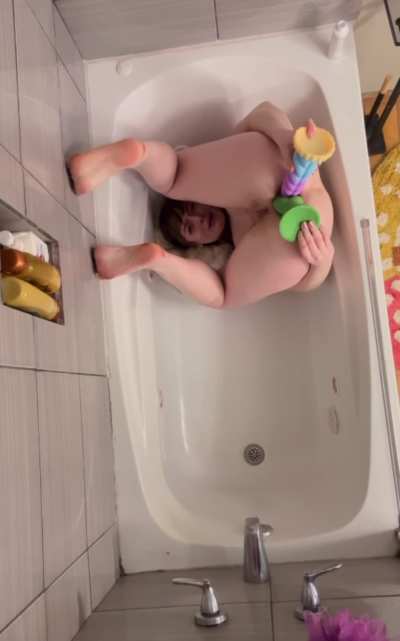 u/Lyss_jordan &lsquo;s Bootyhole Was Being So Noisy During Upside Down DAP🤭