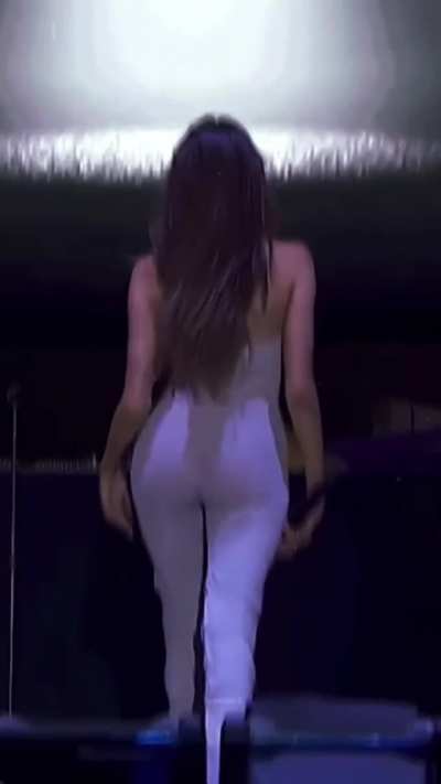 Quick ass view in her new outfit