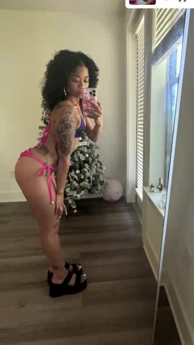 Tia Corine 